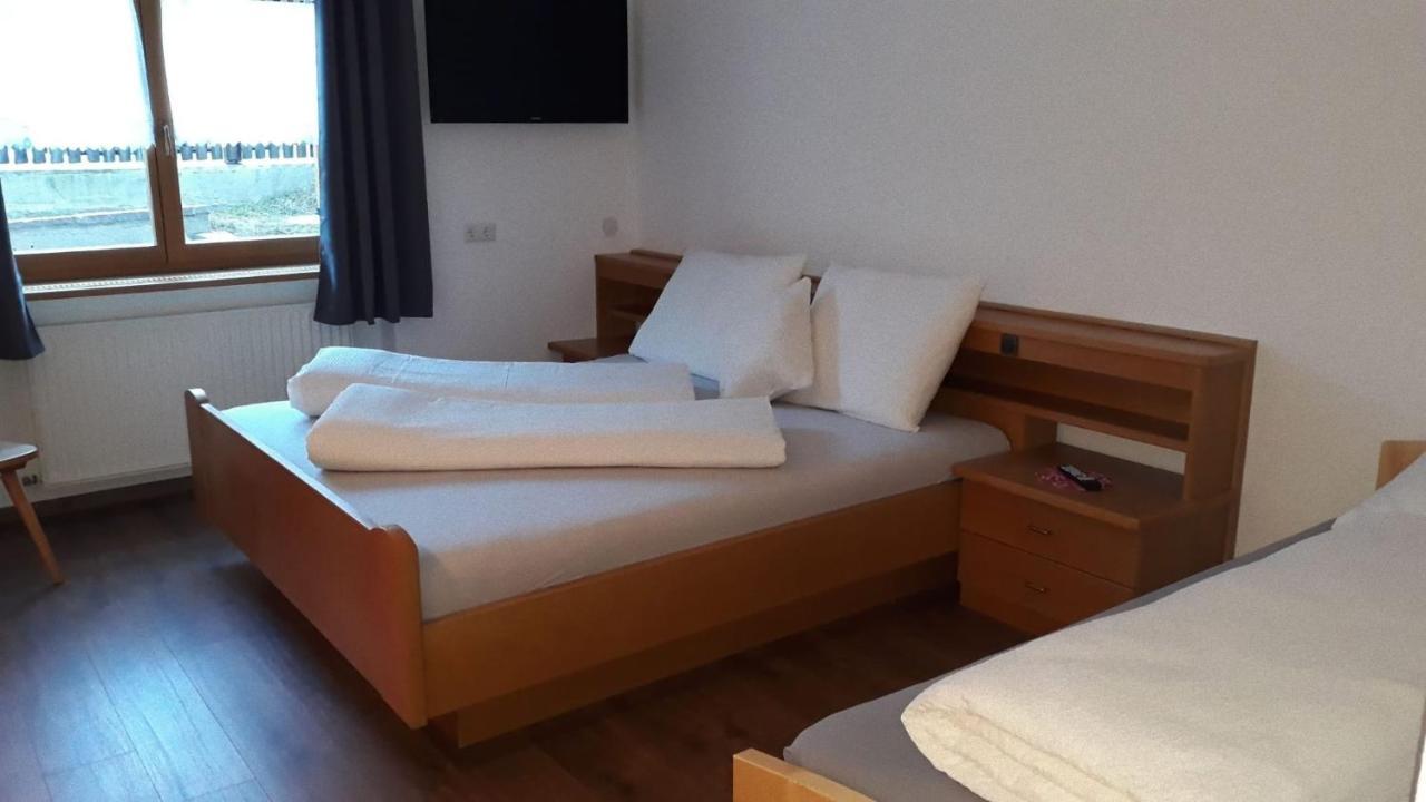 B&B Fruehlingsheim ラチーネス エクステリア 写真